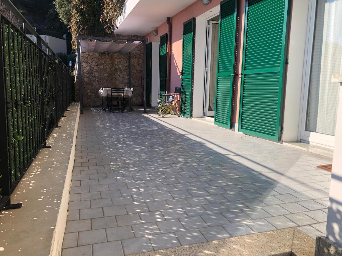 Casa Serge Vista Mare Con Ampio Terrazzo Privato Bergeggi Exterior foto